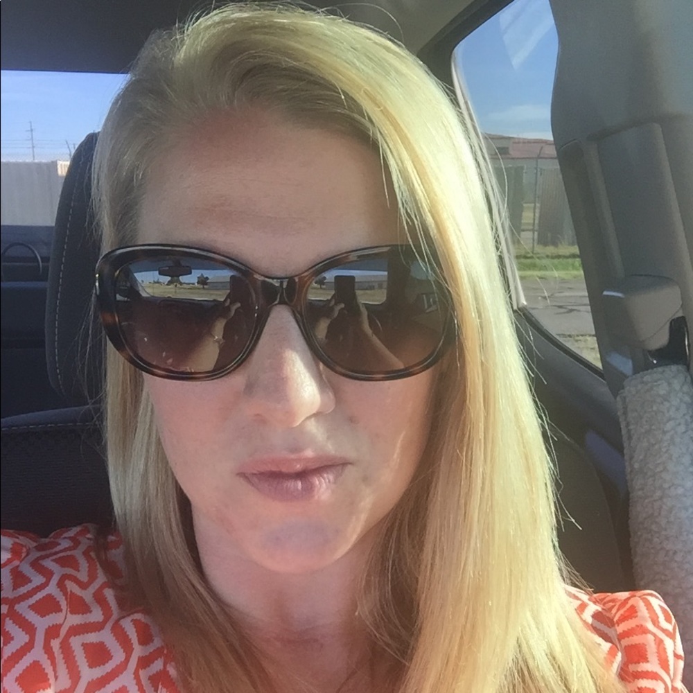 Meet your Posher, April